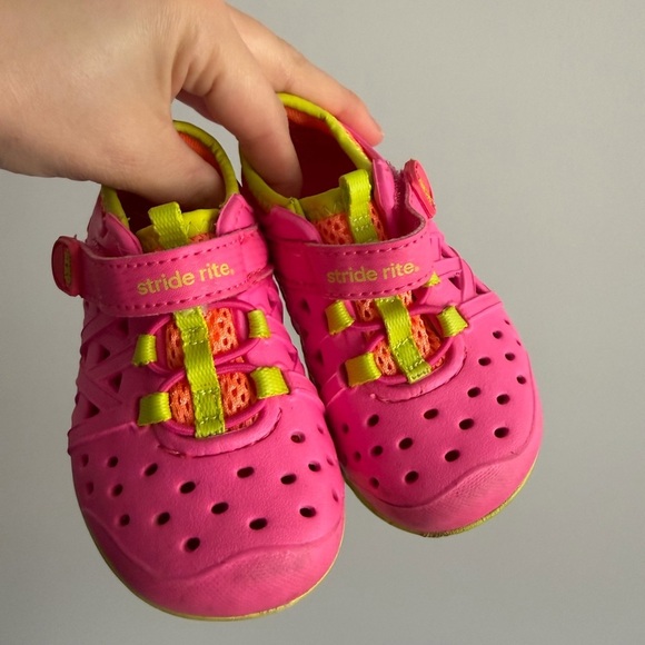 Stride Rite made to play Pink and Neon Yellow Kids sneakers - Picture 9 of 13